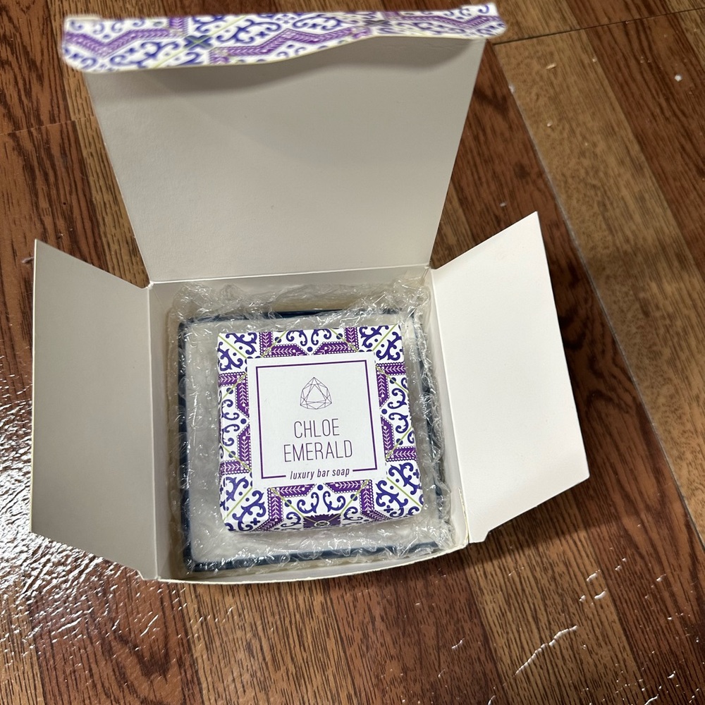 Chloe Emerald soap and dish